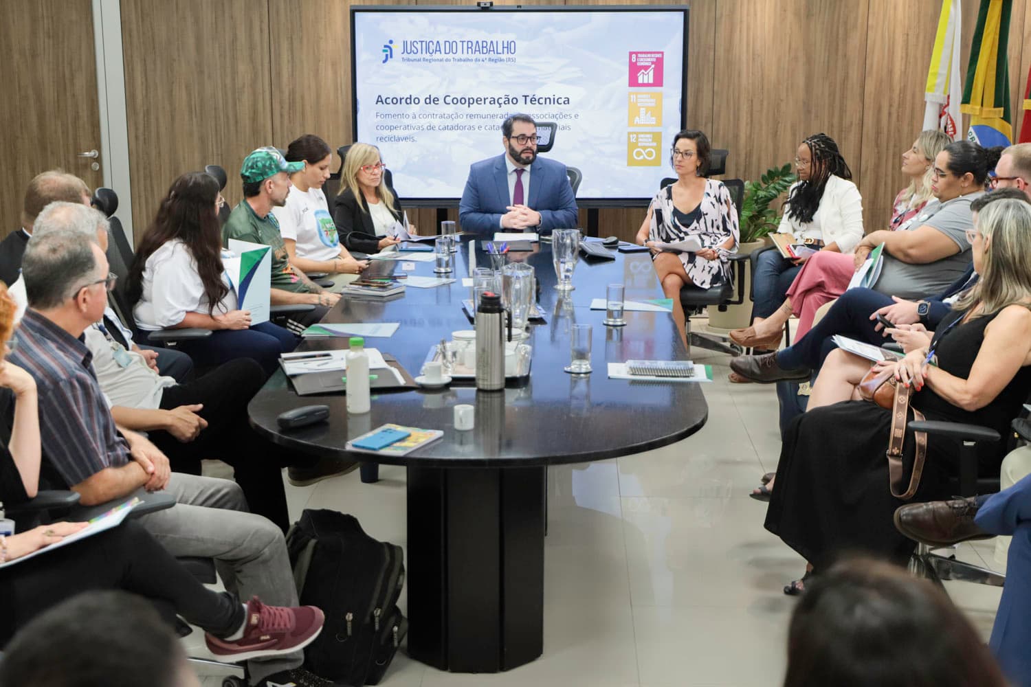 TRT-RS Impulsiona Contratação Remunerada de Cooperativas de Catadores por Órgãos Públicos: Sustentabilidade e Trabalho Decente