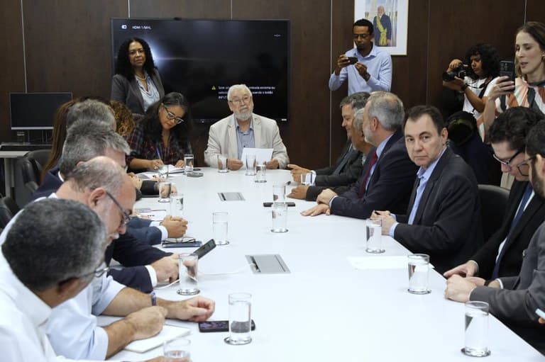Historic Agreement: Federal Government Adjusts Food Allowance by 17.5% for Public Servants