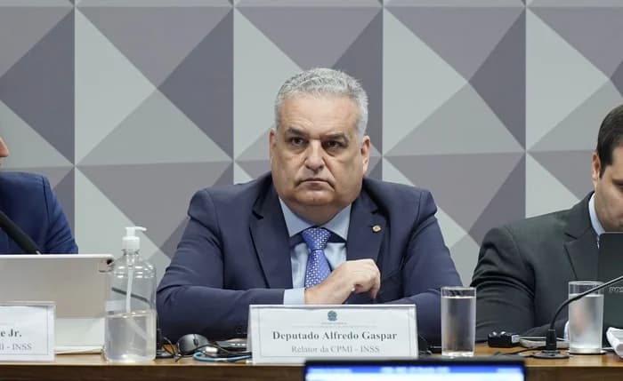 Alfredo Gaspar Delivers INSS CPMI Report to the STF: 216 Indictments and New Directions in Federal Investigation