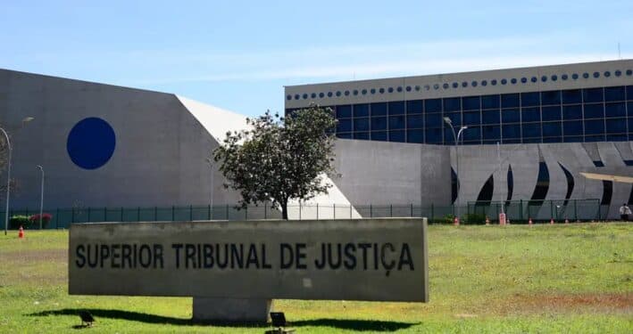 STJ consolida: execução fiscal não se suspende com recuperação judicial